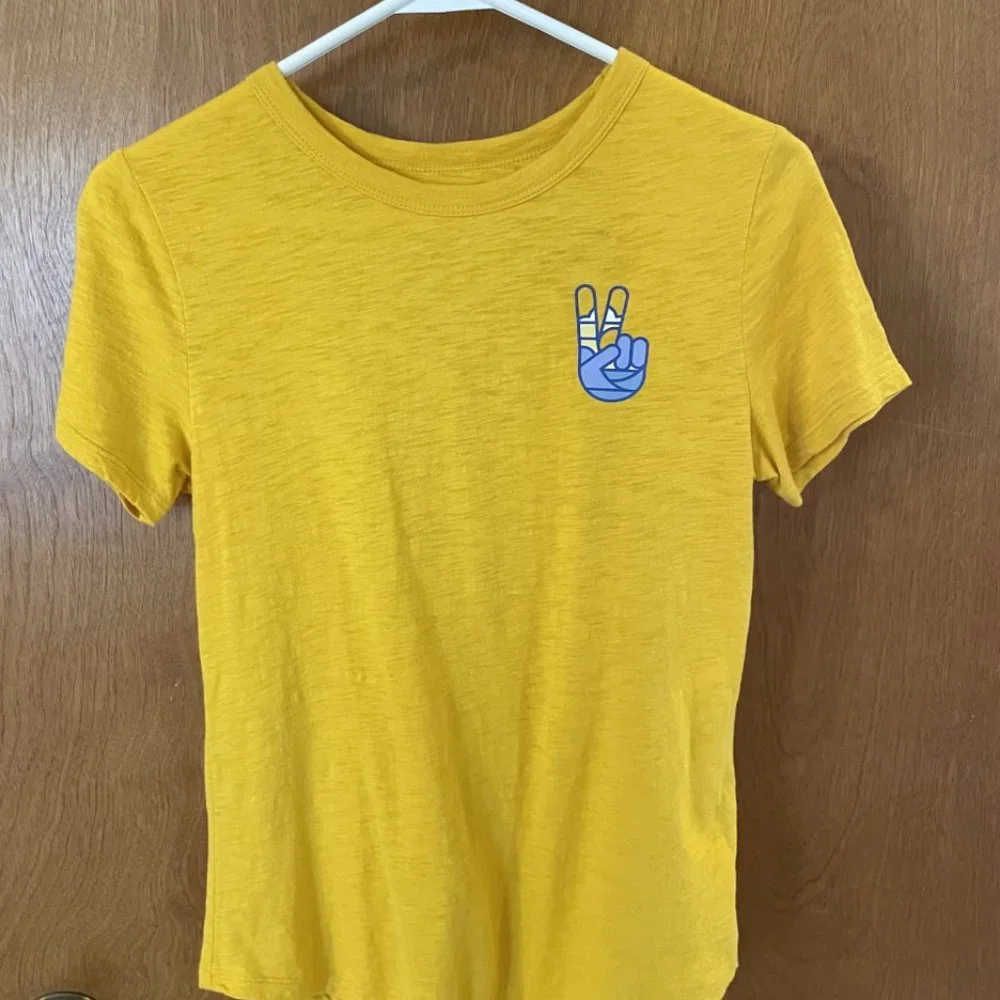 Set of 3 Old Navy Short Sleeve TShirts Top Women's Size XSmall Blue Yellow EUC - Picture 2 of 13